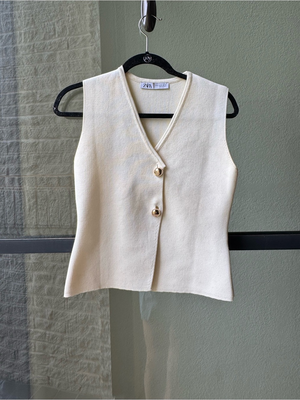 Zara Cream V-Neck Sleeveless Button Top